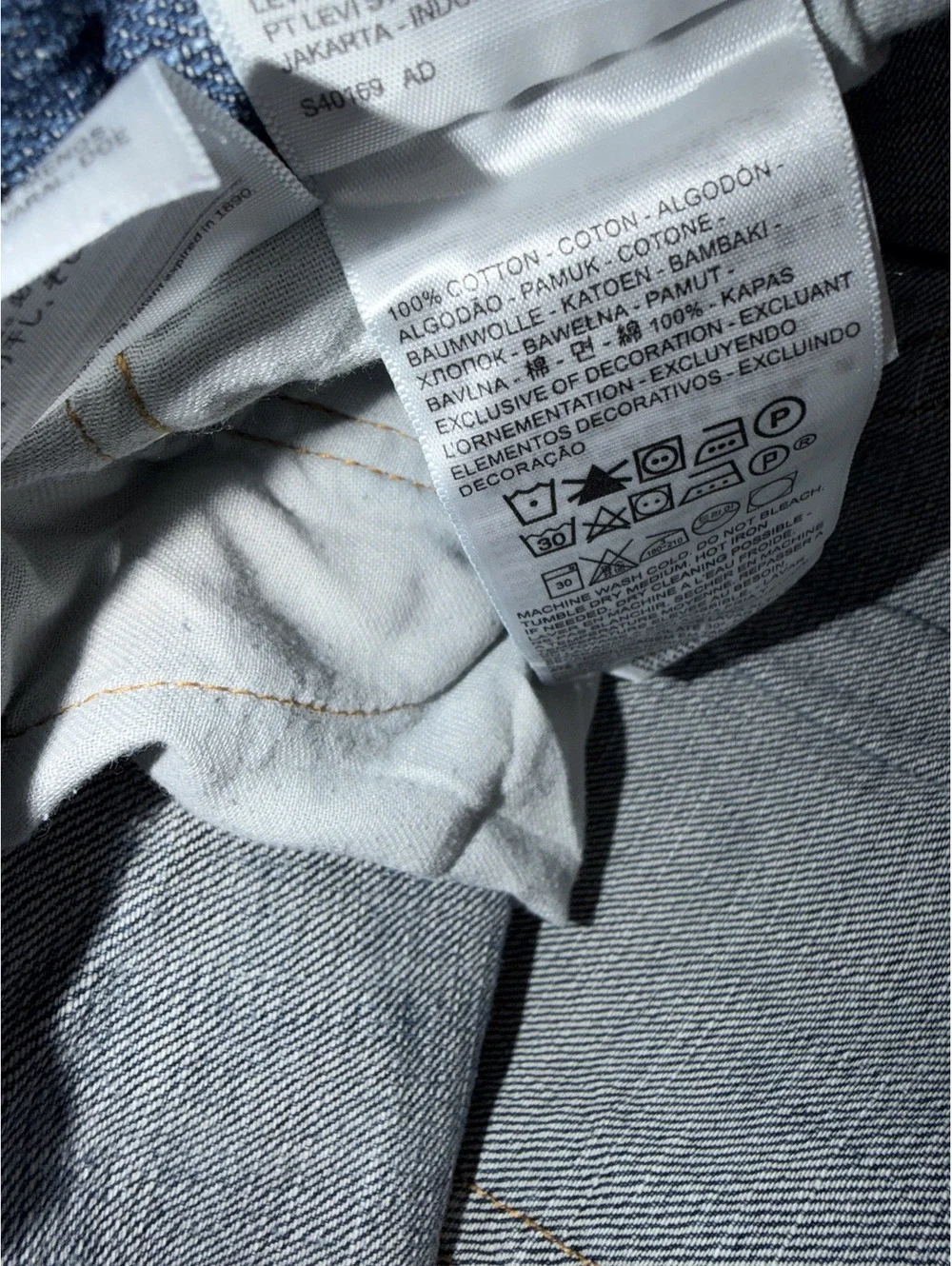 Levis these minor